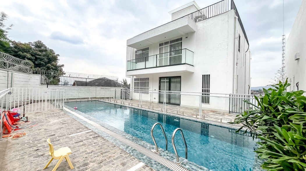 Luxurious 5-Bedroom Modern Villa with Private Pool & Rooftop Terrace - Prime Kimihurura Living
