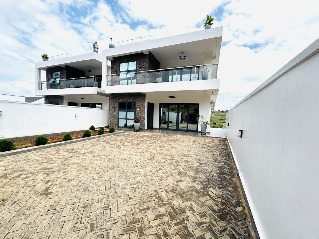 6 Bedroom Modern Villa for Rent in Gacuriro with Rooftop Terrace and Views