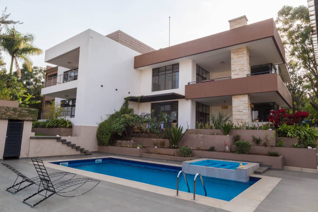 Modern 2-Bedroom Apartment with Terrace & Swimming Pool for Rent in Kiyovu