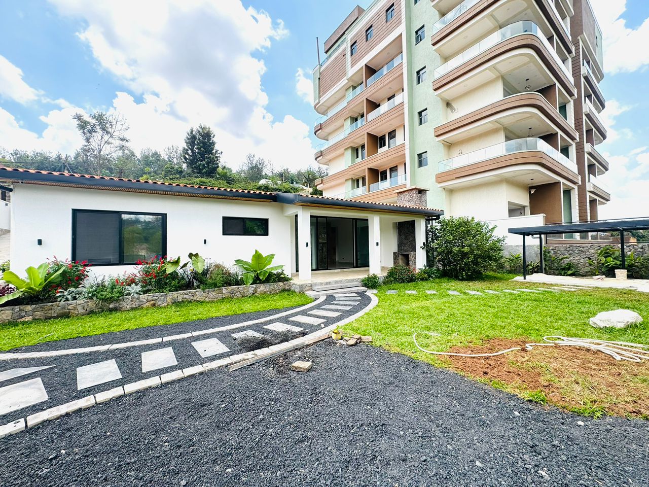 Luxury 3 Bedroom House for Sale in Kacyiru Kigali | Guest House, 1000sqm Plot, Modern Living – $550,000